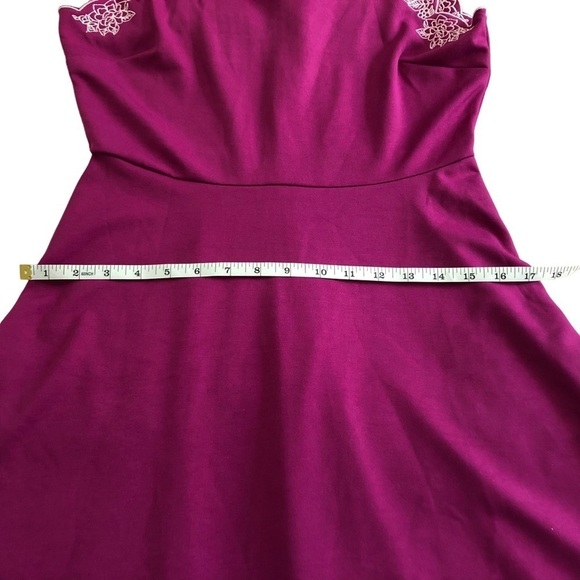 Francesca’s‎ Mi Ami Purple/White Embroidered Sleeveless Skater Dress. Size Med. - Picture 15 of 16